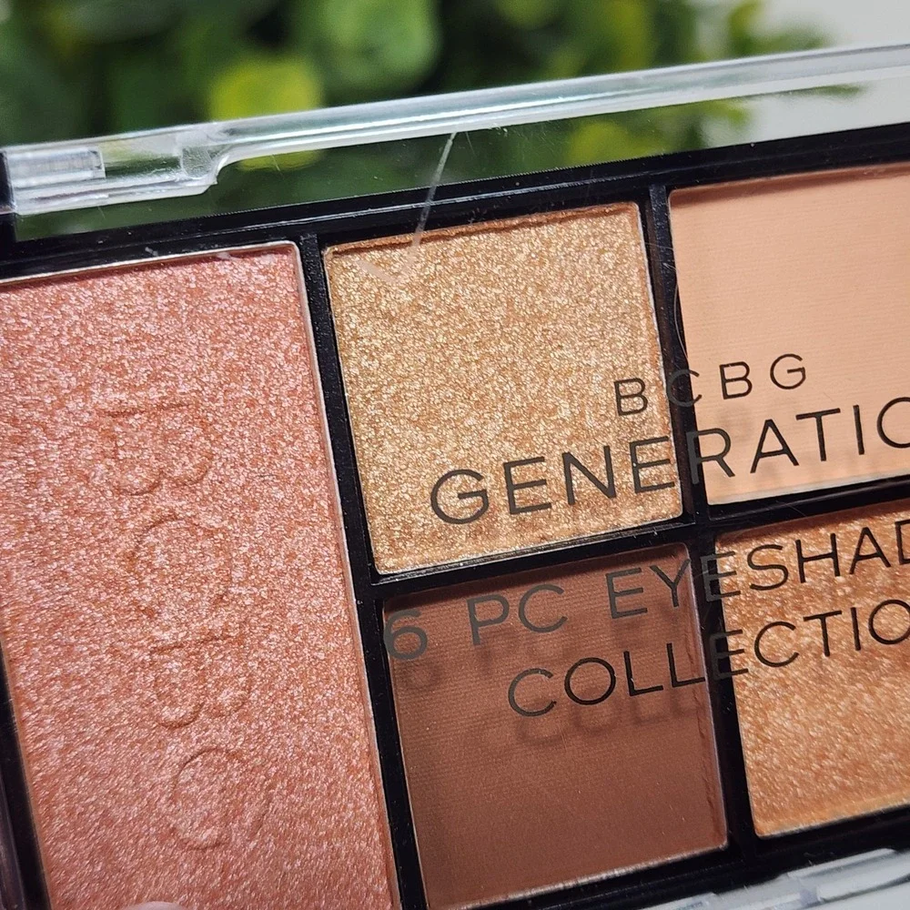 BCBG Generation Warm Brown Eyeshadow Palette Pressed Powder Matte / Shimmer